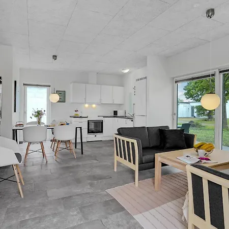 Casa vacanze Lovely In With Kitchen